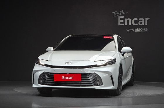 Toyota Camry 2.5 XLE Premium Hybrid — пробег 7 458 км — фото 3 из 5