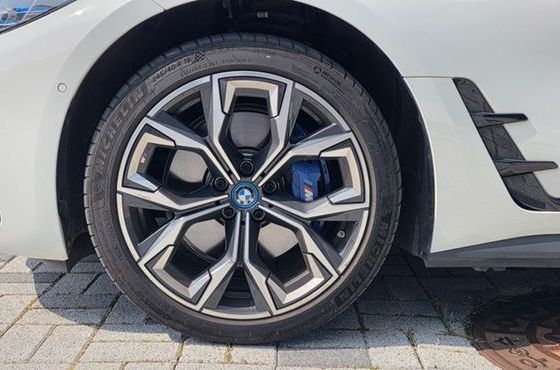 BMW i4 eDrive40 M Sports Pro — пробег 83 611 км — фото 5 из 5