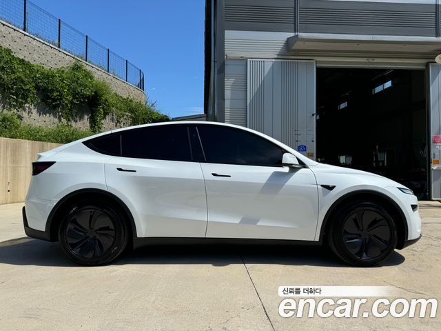 Tesla Model Y Premium RWD — пробег 669 км — фото 4 из 5