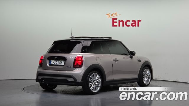 Mini Cooper Classic Plus Launch Pack Third Generation — пробег 18 577 км — фото 2 из 5