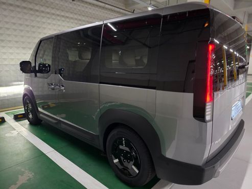 Kia PV5 Passenger 5 Seater Basic — пробег 3 284 км — фото 4 из 5