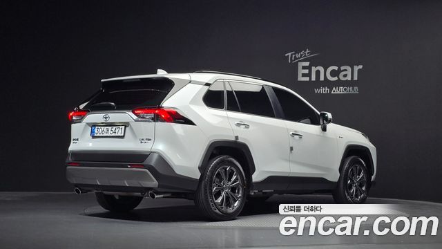 Toyota RAV4 2,5 4WD Hybrid LTD — пробег 8 514 км — фото 2 из 5