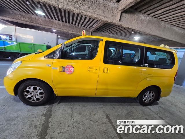 Hyundai Starex 12-Seater Wagon CVX Deluxe — пробег 165 417 км — фото 4 из 5