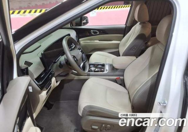 Kia Carnival HEV 9-Seater Hi-Limousine Signature — пробег 8 949 км — фото 4 из 5