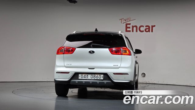 Kia Niro Noblesse — пробег 144 145 км — фото 4 из 5