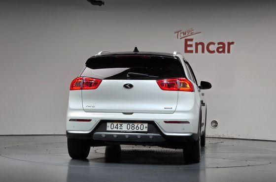 Kia Niro Noblesse — пробег 144 145 км — фото 4 из 5