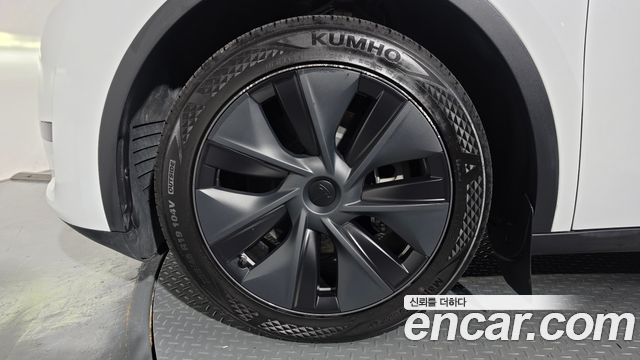 Tesla Model Y RWD — пробег 35 569 км — фото 5 из 5
