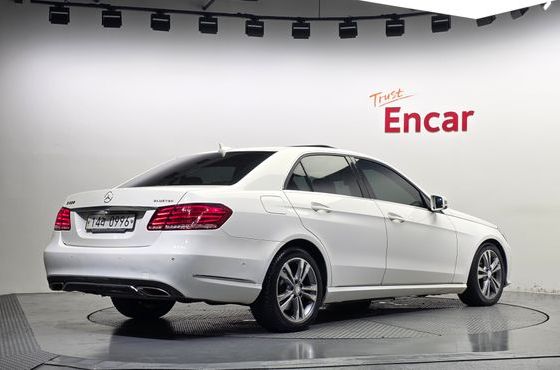 Mercedes-Benz E-Class E220 Bluetec Avantgarde — пробег 170 934 км — фото 2 из 5