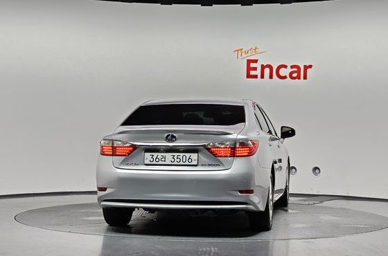 Lexus ES Supreme XV60 — пробег 168 874 км — фото 4 из 5