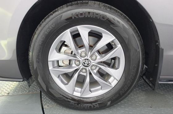 Toyota Sienna 2.5 Hybrid AWD — пробег 58 312 км — фото 5 из 5