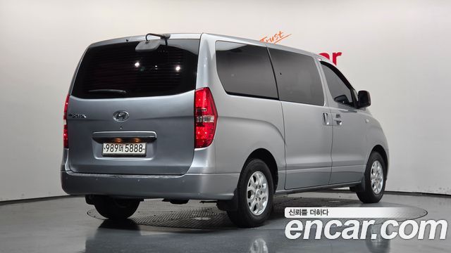 Hyundai Starex 5-Seater LPi VAN CVX Luxury — пробег 130 716 км — фото 2 из 5