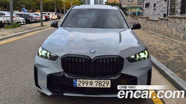BMW X5 xDrive 50e M Sport — пробег 53 064 км — фото 1 из 5
