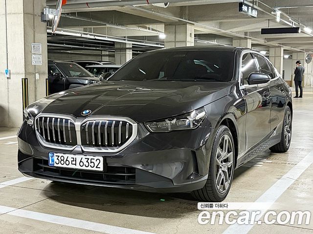 BMW 5-Series 520i — пробег 4 040 км — фото 1 из 5