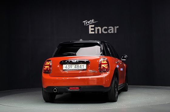 Mini Cooper 5Door Standard 3rd — пробег 82 295 км — фото 4 из 5