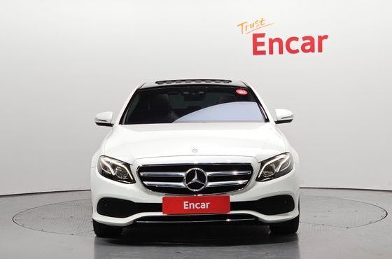 Mercedes-Benz E-Class E220d 4MATIC Avantgarde — пробег 71 021 км — фото 3 из 5