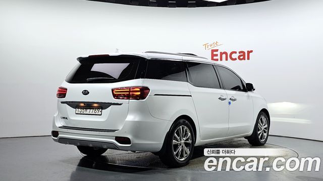 Kia Carnival из Кореи Encar