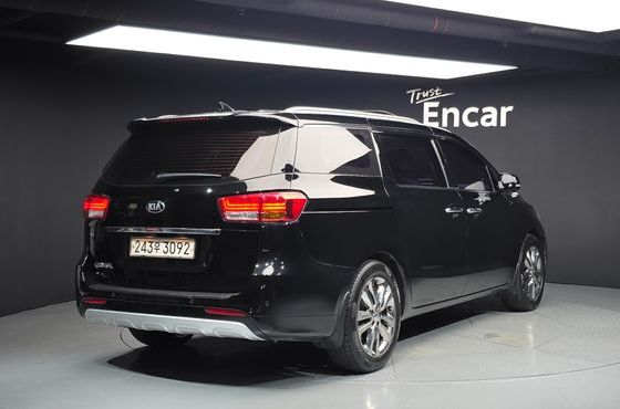 Kia Carnival 9-seater Noblesse — пробег 143 052 км — фото 2 из 5