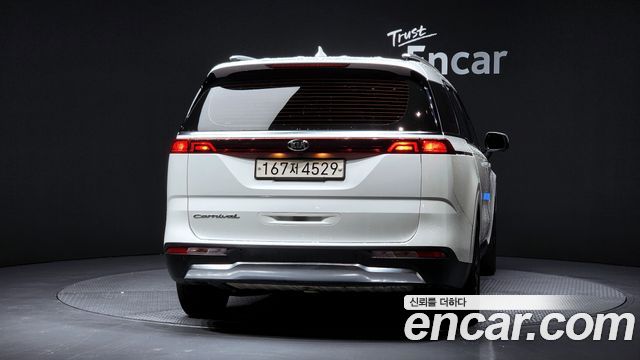 Kia Carnival 9-Seater Signature — пробег 93 600 км — фото 4 из 5