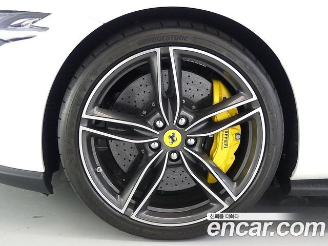 Ferrari Roma из Кореи Encar
