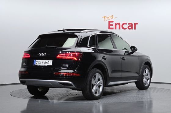 Audi Q5 40 TDI Quattro Premium — пробег 97 299 км — фото 2 из 5