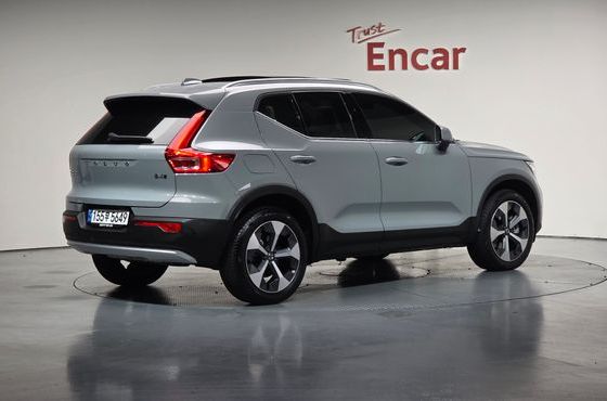 Volvo XC40 B4 Ultra Bright — пробег 7 827 км — фото 2 из 5