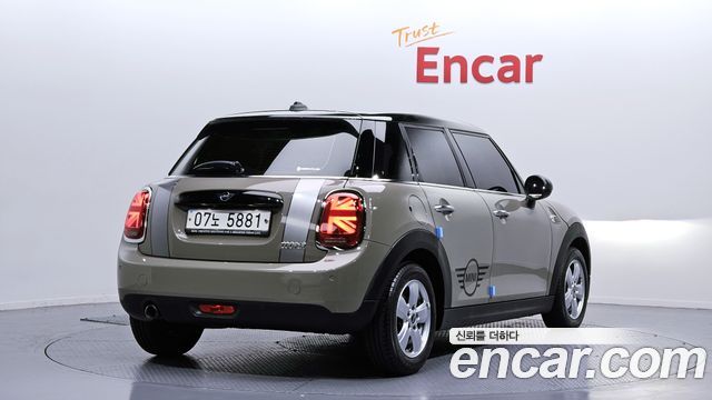 Mini Cooper 5Door Standard 3rd — пробег 55 386 км — фото 2 из 5