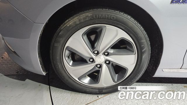 Hyundai Sonata 2.0 HEV Premium — пробег 124 375 км — фото 5 из 5