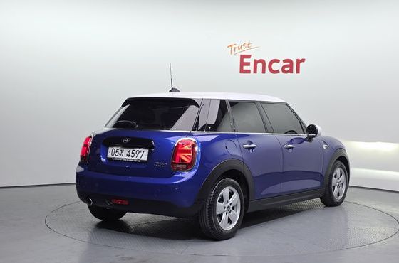 Mini Cooper 5Door Standard 3rd — пробег 27 747 км — фото 2 из 5