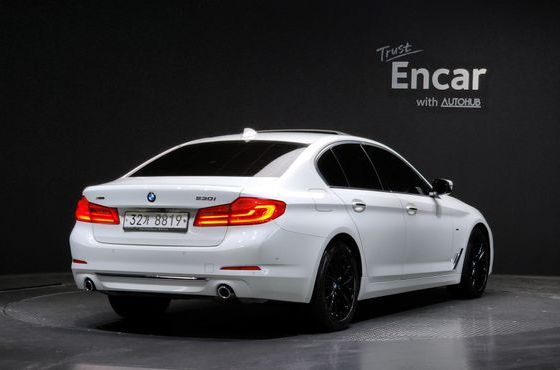 BMW 5-Series 530i xDrive Luxury Plus — пробег 73 834 км — фото 2 из 5