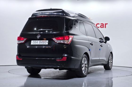 Ssangyong KORANDO 4WD Chateau 9-seater High-Limousine — пробег 130 151 км — фото 2 из 5