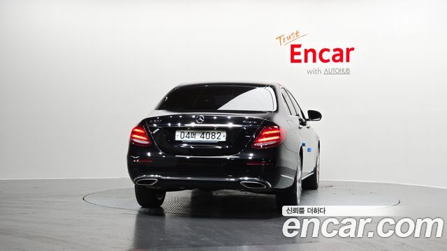 Mercedes-Benz E-Class E300 4MATIC Exclusive Standard — пробег 55 057 км — фото 4 из 5