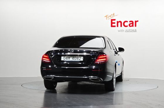 Mercedes-Benz E-Class E300 4MATIC Exclusive Standard — пробег 55 057 км — фото 4 из 5