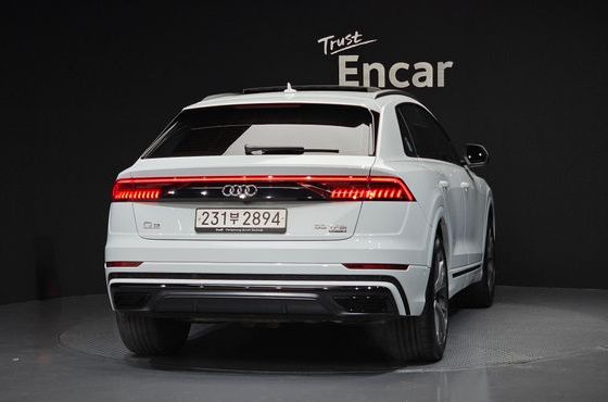 Audi Q8 55 TFSI Quattro Premium — пробег 21 826 км — фото 4 из 5