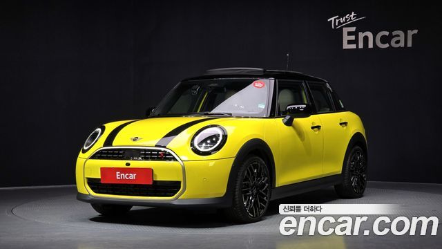 Mini Cooper 5 Door Favoured — пробег 6 227 км — фото 1 из 5