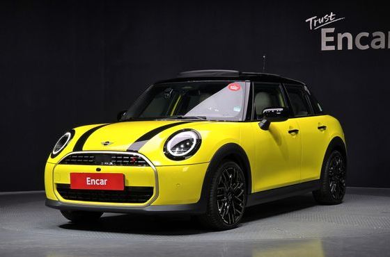 Mini Cooper 5 Door Favoured — пробег 6 227 км — фото 1 из 5