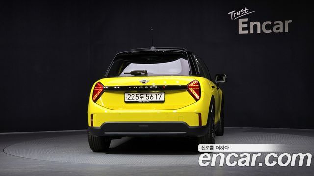 Mini Cooper 5 Door Favoured — пробег 6 227 км — фото 4 из 5