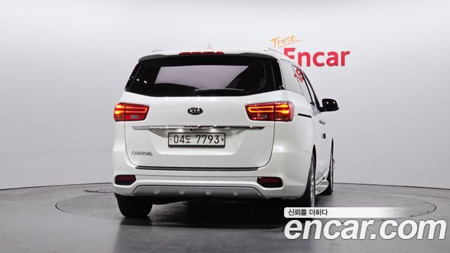 Kia Carnival из Кореи Encar