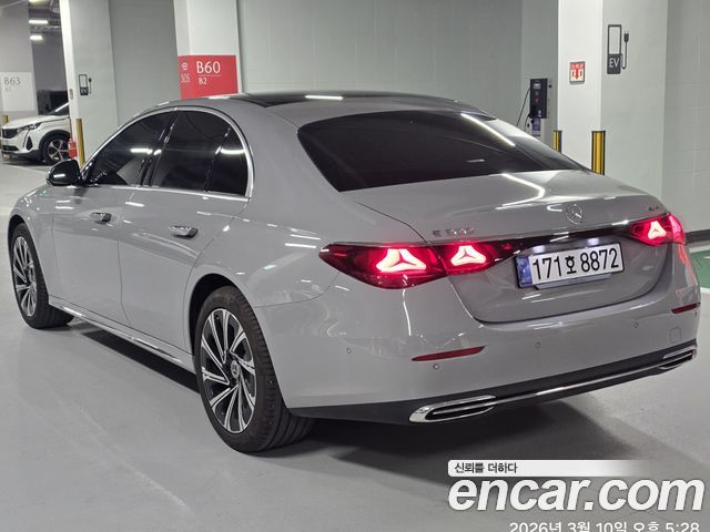 Mercedes-Benz E-Class E300 4MATIC Exclusive — пробег 16 000 км — фото 4 из 5