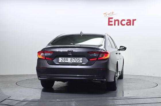 Honda Accord 2.0 Hybrid Touring — пробег 101 576 км — фото 4 из 5