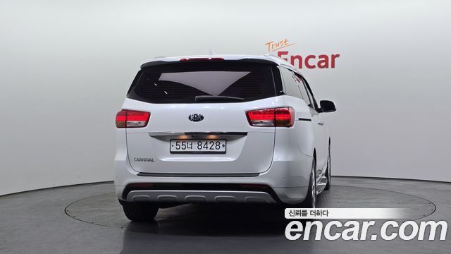 Kia Carnival из Кореи Encar