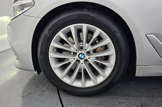 BMW 5-Series 530i Luxury Plus — пробег 78 872 км — фото 5 из 5