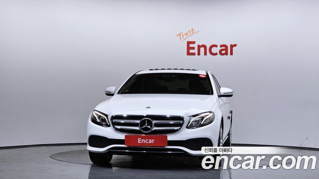 Mercedes-Benz E-Class E220d Avantgarde — пробег 70 171 км — фото 3 из 5