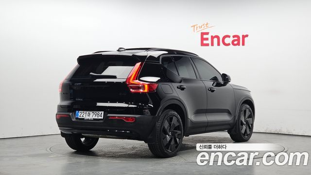Volvo XC40 B4 Black Edition — пробег 14 948 км — фото 2 из 5