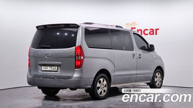 Hyundai Starex 4WD 12-Seater Wagon CVX Luxury — пробег 245 949 км — фото 2 из 5
