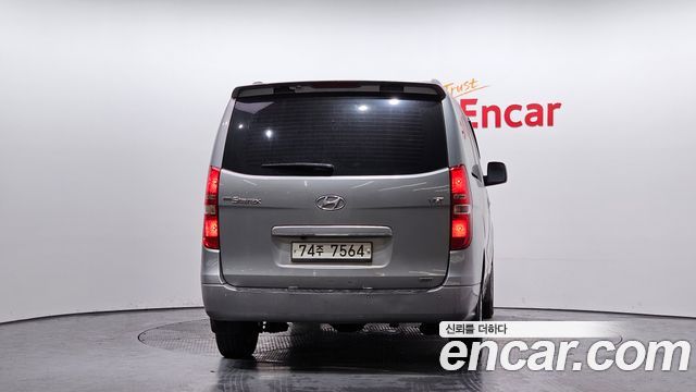 Hyundai Starex 4WD 12-Seater Wagon CVX Luxury — пробег 245 949 км — фото 4 из 5