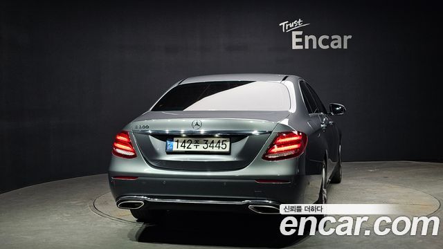 Mercedes-Benz E-Class из Кореи Encar