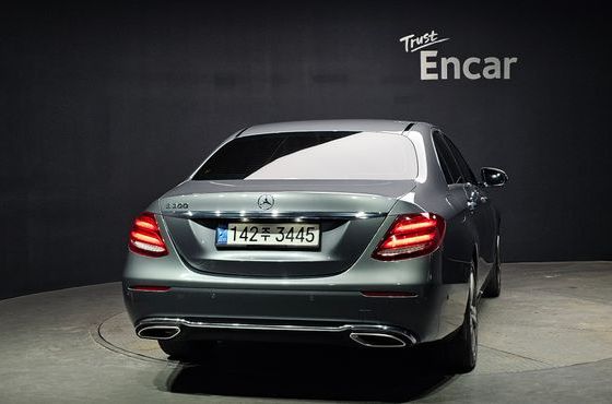 Mercedes-Benz E-Class E300 Avantgarde — пробег 70 788 км — фото 4 из 5