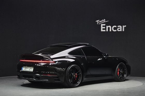 Porsche 911 Carrera 4 GTS — пробег 32 569 км — фото 2 из 5