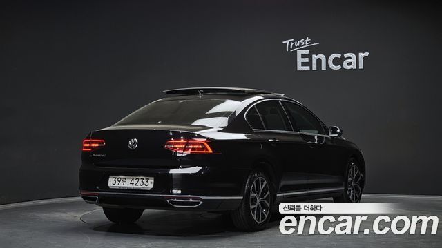 Volkswagen Passat 2.0 TDI Premium — пробег 136 692 км — фото 2 из 5