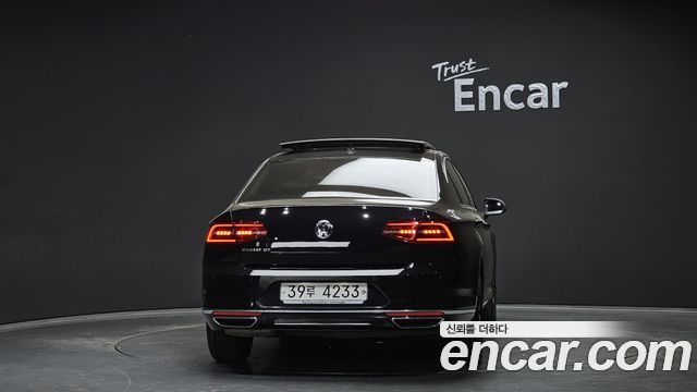 Volkswagen Passat 2.0 TDI Premium — пробег 136 692 км — фото 4 из 5